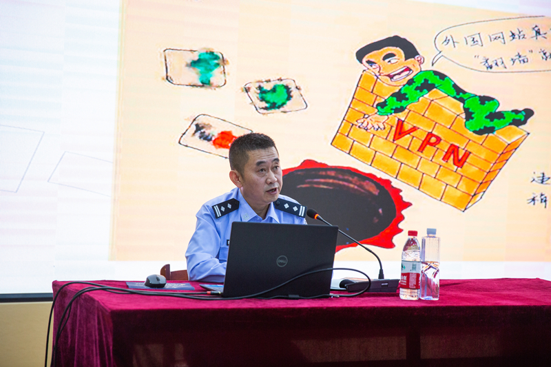 杨家至警官网安讲座现场3(1).jpg 杨家至警官网安讲座现场3(1).jpg